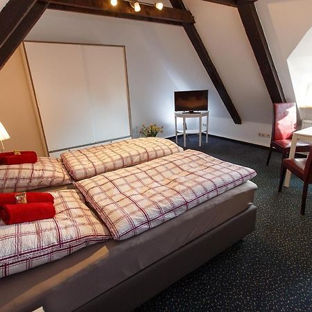 Pension Altes Burghotel 纽斯塔德勒维 外观 照片