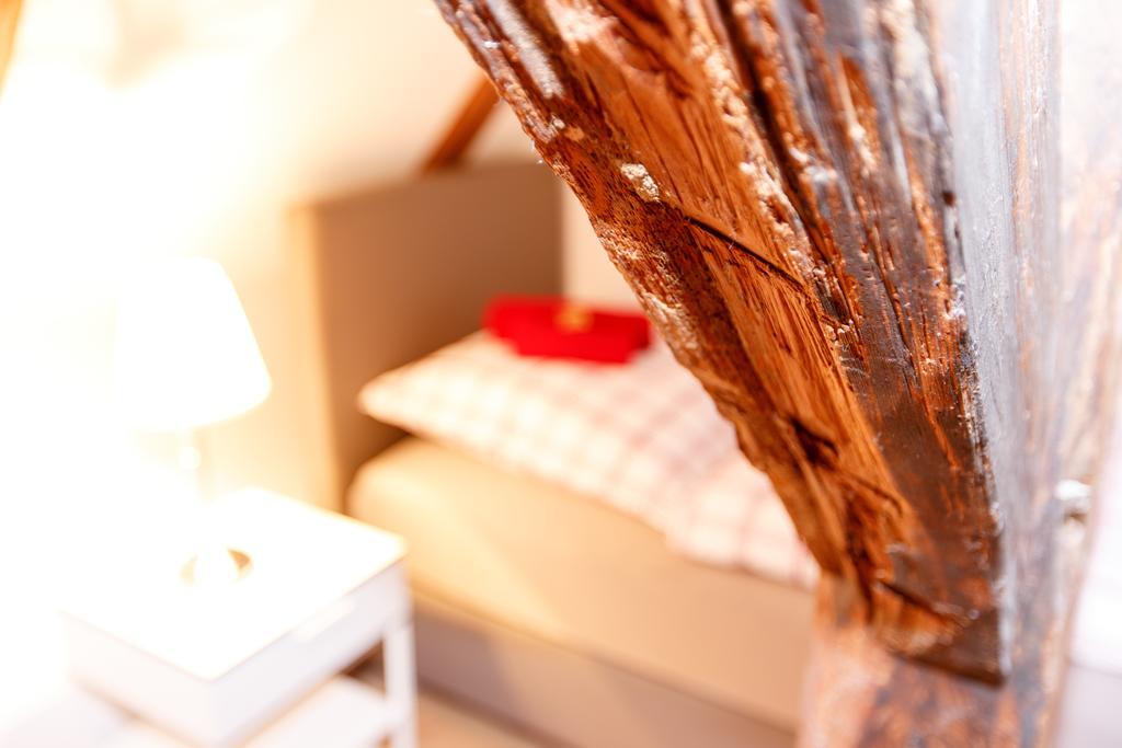 Pension Altes Burghotel 纽斯塔德勒维 客房 照片